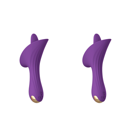 Lengua oral del trabajo del soplo que lame el vibrador del estimulador del clítoris de los lechones de la entrerrosca del vibrador